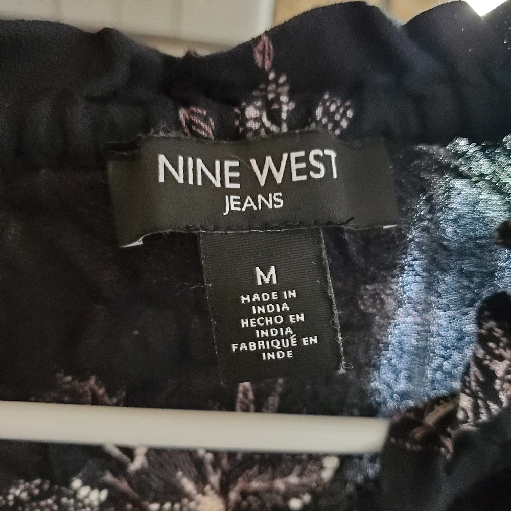 blouse - Picture 2 of 2